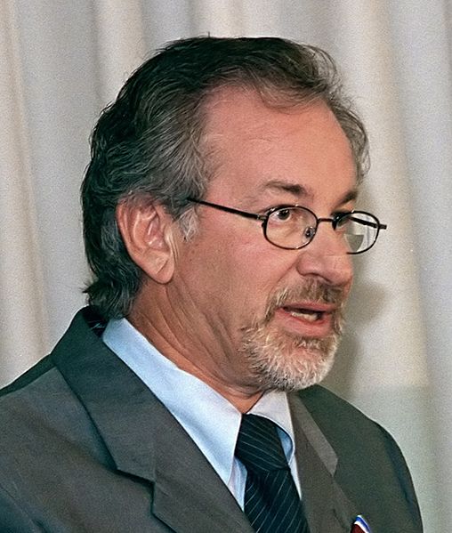 Zone de Texte: Figure 2 : Steven Spielberg. Crédit : CC BY, United States Government. https://fr.wikipedia.org/wiki/Fichier:Steven_Spielberg_1999_3.jpg